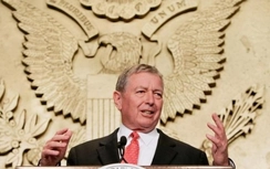 Qatar thuê cựu Tổng Chưởng lý Mỹ để chứng minh trong sạch