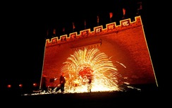 Kỳ diệu pháo hoa từ sắt nung 1000 độ của Trung Quốc