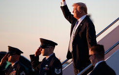 Ông Trump ra sắc lệnh trong đêm, cấm người chuyển giới nhập ngũ