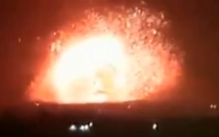 Cận cảnh vụ tấn công căn cứ quân sự, gây nổ lớn tại Syria