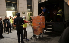 Khám xét nhà cựu Thủ tướng Malaysia, phát hiện hàng chục túi tiền