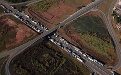 Brazil có thể dùng quân đội giải tán xe tải chặn đường biểu tình