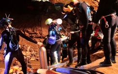 Nhờ đâu đội bóng nhí bình thản lạ thường dù mắc kẹt trong hang?