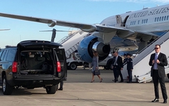 Video: Chuyên cơ chở Đệ nhất phu nhân Mỹ quay đầu vì bốc khói