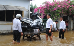 Thủy điện bất ngờ xả lũ, dân Huế khốn đốn