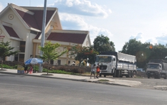 Kon Tum: Bến cóc mọc tại cầu Đắk Pla