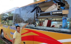 Bắt nhóm thanh niên ném đá 5 xe khách ở Kon Tum