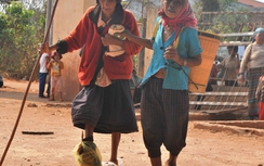 Những đôi chân "phong cùi" giữa vùng hạn hán Tây Nguyên