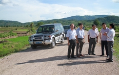 Gia Lai: Nhà thầu làm đường liên thôn miễn phí cho dân