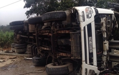 CSGT cứu nạn nhân TNGT trên đèo Lò Xo