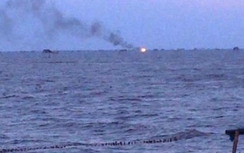 Chòi ngao "bỗng dưng" bốc cháy giữa biển nước mênh mông