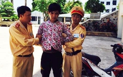 Đi xe máy lạng lách còn "găm" ma túy trên người