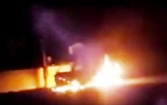 Lái xe tải đi mua quà Valentine cho vợ, bất ngờ xe cháy rụi