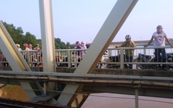 Nam sinh lớp 12 nhảy cầu Hàm Rồng tự tử