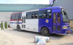 Xe khách chở thực phẩm bẩn chạy vòng quanh bến tẩu tán hàng