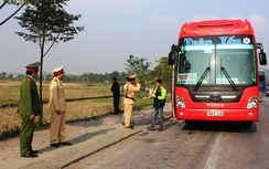 Xử phạt nhiều xe nhồi nhét trong dịp Tết Dương lịch 2017