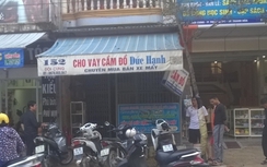 Nhóm đối tượng lạ mặt ném "bom bẩn" vào hiệu cầm đồ