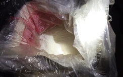 Bắt giữ xe ô tô khách vận chuyển trái phép 50kg thuốc nổ