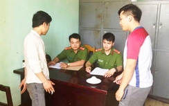 Triệt phá sới bạc "bịp" có con lắc ngụy trang bằng điếu thuốc lá