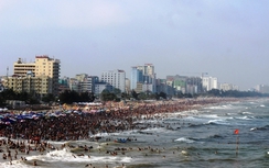 Nước thải đen ngòm ở Sầm Sơn: Xử lý trước 15/5