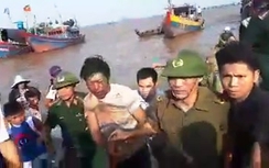 Mâu thuẫn trên tàu, vác dao chém 3 người bị thương