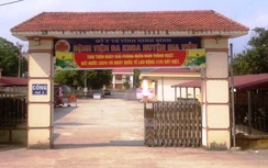 Cảnh cáo giám đốc bệnh viện ngồi đánh bài trong phòng làm việc