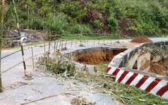 QL47 qua huyện miền núi Thanh Hóa sạt lở sâu