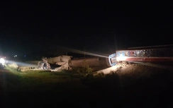 Chùm ảnh: Toàn cảnh vụ lật tàu SE19, hai lái tàu tử vong