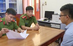 Nam thanh niên giả chữ ký lãnh đạo huyện cấp giấy phép xây dựng