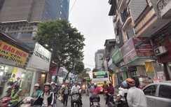 Cận cảnh 1km đường "ngạt thở" với hàng chục cao ốc