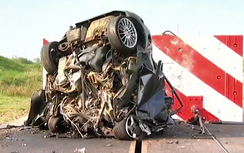 Ô tô nát vụn mức nào khi va chạm ở tốc độ 200 km/h?