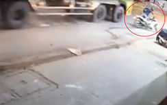 Vượt ẩu vào điểm mù xe tải, nam thanh niên bị cán tử vong