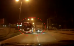 Xe khách ngang nhiên chạy ngược chiều trên đường quốc lộ