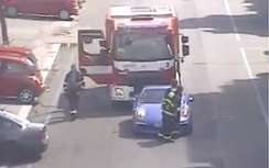 Cản trở xe cứu hỏa, tài xế Porsche bị phạt hơn 10 triệu đồng