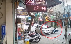 Những pha mở cửa xe ô tô gây tai nạn cho người đi đường