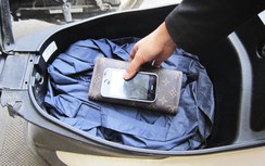 Những đồ dùng tuyệt đối không để trong cốp xe máy vào mùa hè