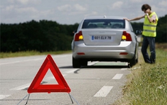 Những thiết bị cảnh báo tài xế cần có trên ô tô