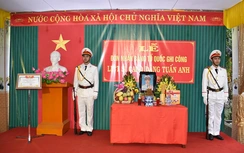 CSGT hy sinh khi áp giải tàu được trao bằng Tổ quốc ghi công