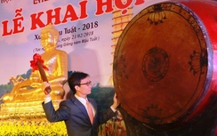 Hàng vạn du khách chen chân tới dự lễ khai hội chùa Bái Đính