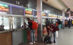 Lạ lùng bến xe, đường phố Hà Nội thưa vắng ngày cận Tết