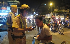 Theo chân CSGT Sài Thành đi bắt "ma men"