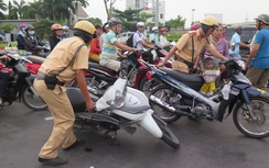 Va quẹt xe, thanh niên đâm người bằng dao gọt trái cây