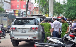 Truy lùng nhóm người nước ngoài đâm lốp ô tô trộm tài sản