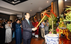 Chủ tịch nước cùng kiều bào dâng hương tưởng niệm các vua Hùng