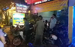 Tiếp viên khỏa thân kích dục cho khách trong tiệm massage