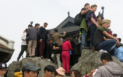 "Nghẹt thở" ở Yên Tử