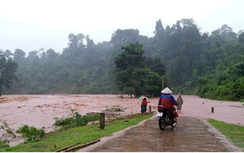 Quảng Bình: Mưa lũ chưa dứt, hàng loạt tuyến đường bị chia cắt