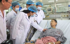 Vụ 8 người chết khi chạy thận: Đình chỉ Giám đốc BV Hòa Bình