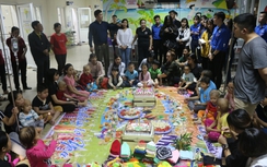 Tất niên sớm cho bệnh nhi ở Bệnh viện K Tân Triều