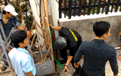 Côn đồ phá cổng, lao vào chung cư đập vỡ đầu cư dân